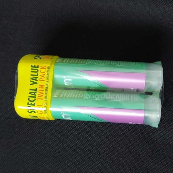 2 women Mitchum shower fresh Deodorant - Picture 4 of 4